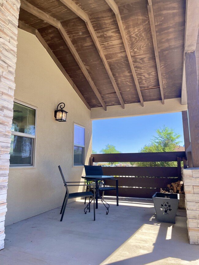 Building Photo - 703 Santa Fe Trl E