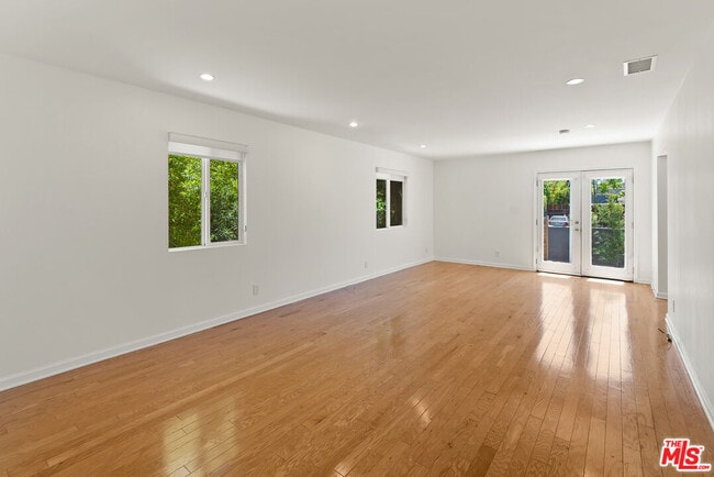Building Photo - 653 Sunset Ave