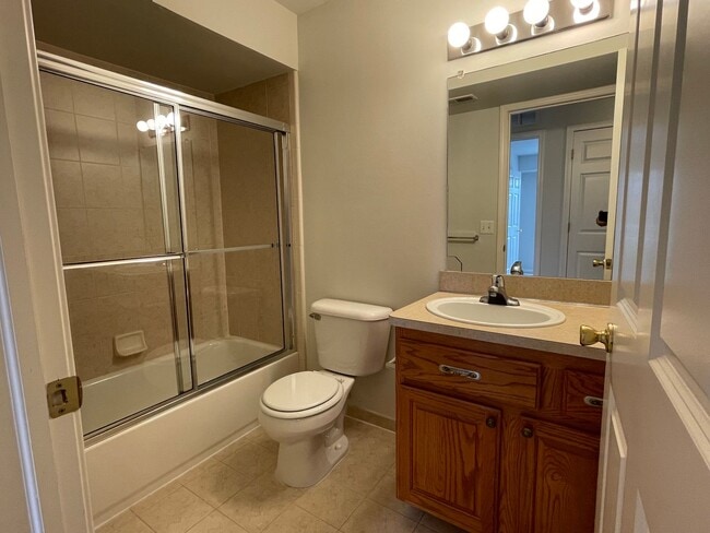 Building Photo - Shelby Township 2 Bedroom, 2 Bath Condo-Style Apartment, ATT. Garage & Pool
