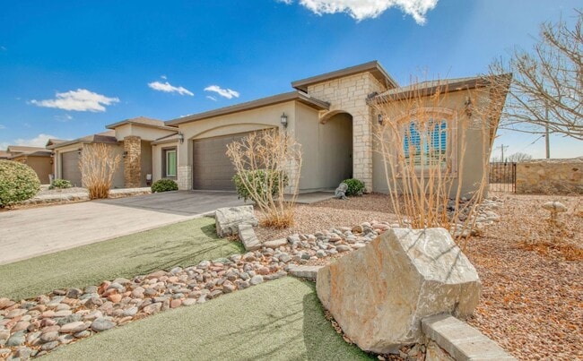 Building Photo - Furnished Eastside Beautiful 3 bed/2 baths for RENT Utilities & Wi-Fi INCLUDED