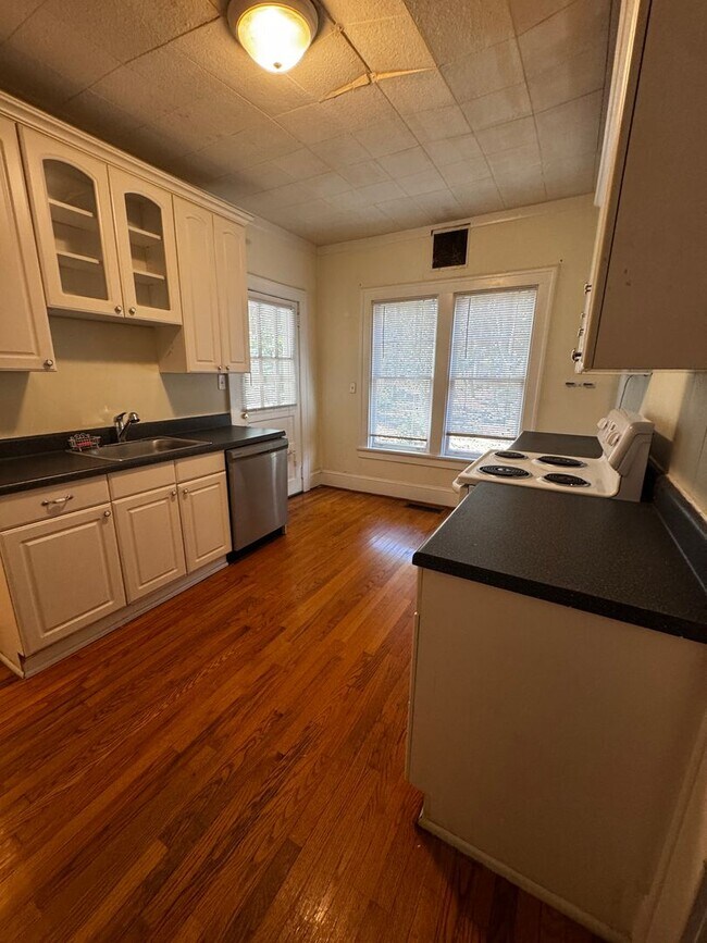 Building Photo - 3BR/2BA House in Five Points