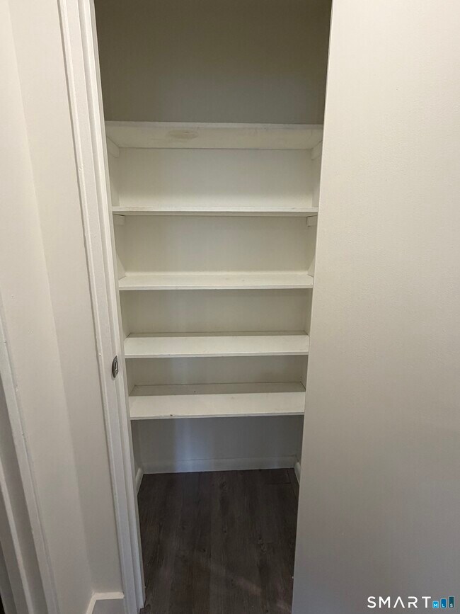 Building Photo - 70 Farmington Ave