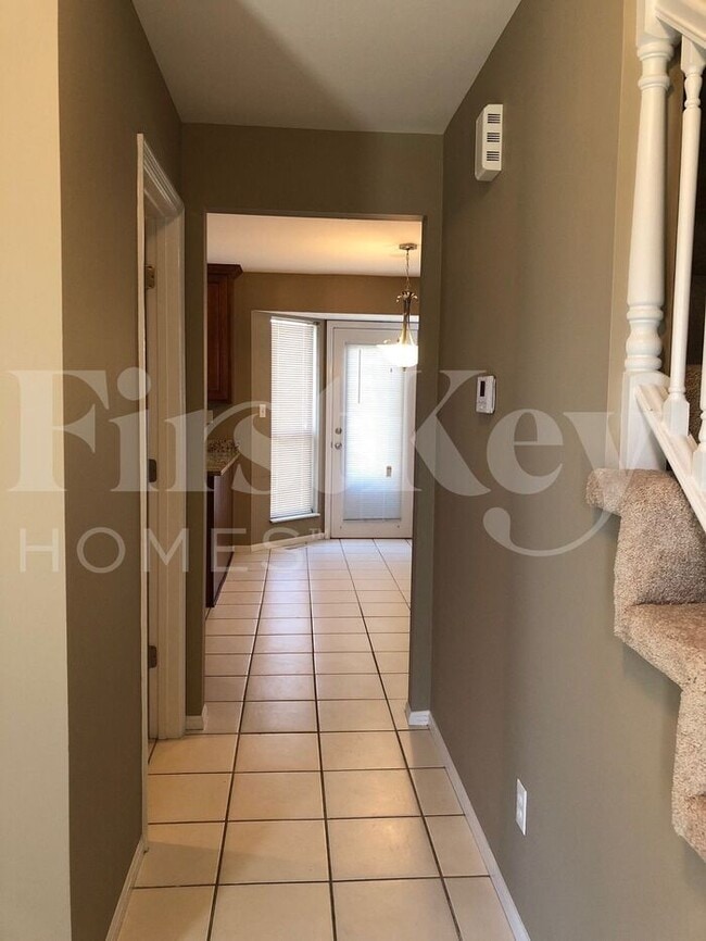 Building Photo - 16727 N Fork Ridge Dr