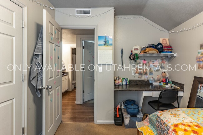 Building Photo - 843 E 620 N St