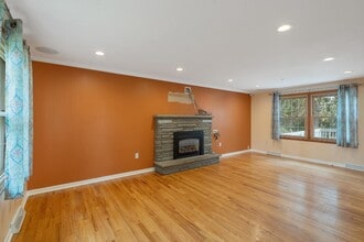 Building Photo - 20 Apricot Ln