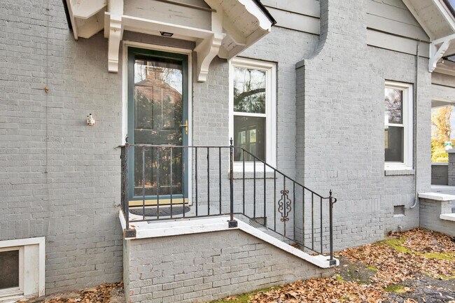 Building Photo - 1713 Fort Bragg Rd