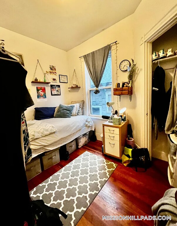 Building Photo - 10 Sachem St