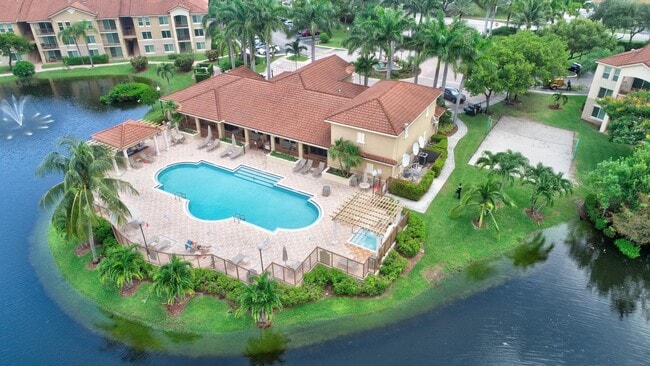 Building Photo - 1223 Villa Cir