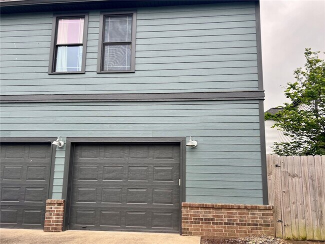 Building Photo - 917 NE Arleta Gardens