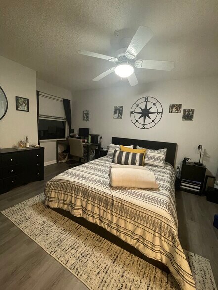 Building Photo - 2400 Feather Sound Dr