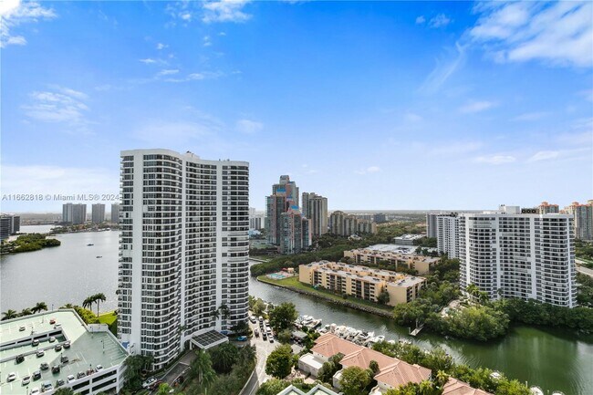 Building Photo - 3500 Mystic Pointe Dr