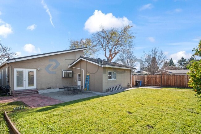 Building Photo - 41861 Maywood St