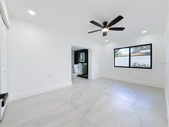 Building Photo - 2472 Tradewinds Dr