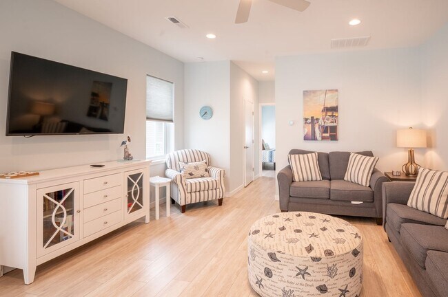Building Photo - PET FRIENDLY OFF-SEASON RENTAL WITH OCEAN VIEW