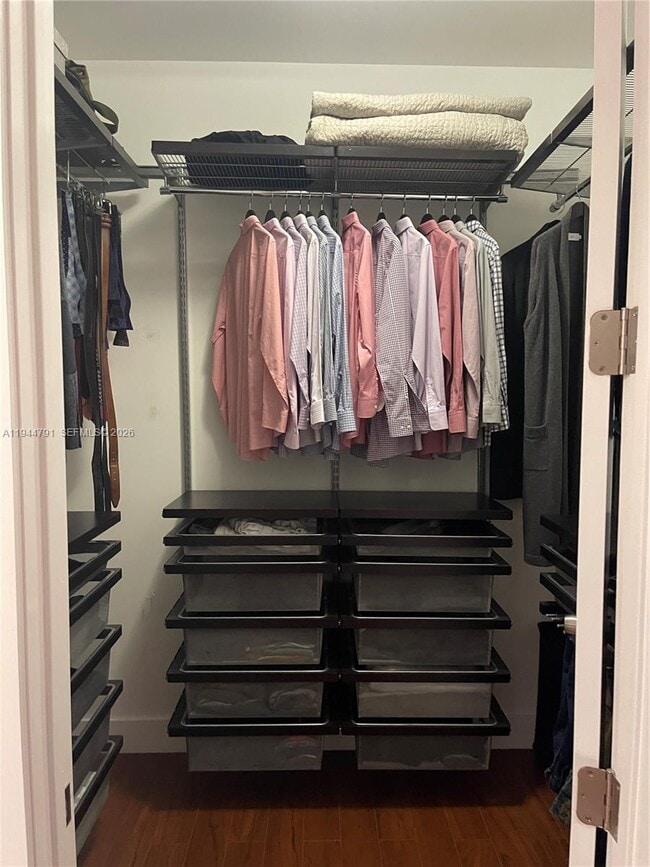 Building Photo - 909 NE 16th Terrace