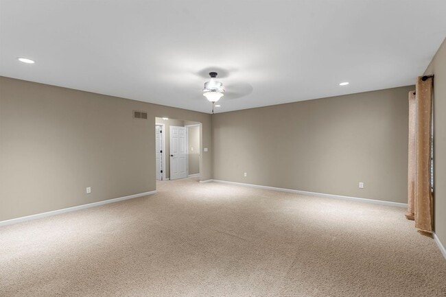 Building Photo - Stunning Former Display Home on a Quiet Cu...
