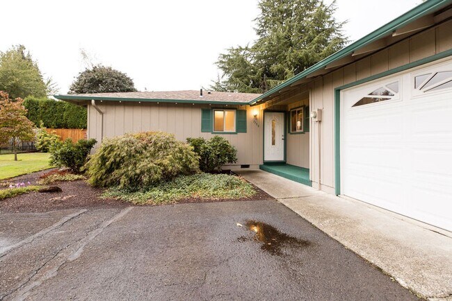 Building Photo - Immaculately maintained 3-bdr/1.5-bath ran...