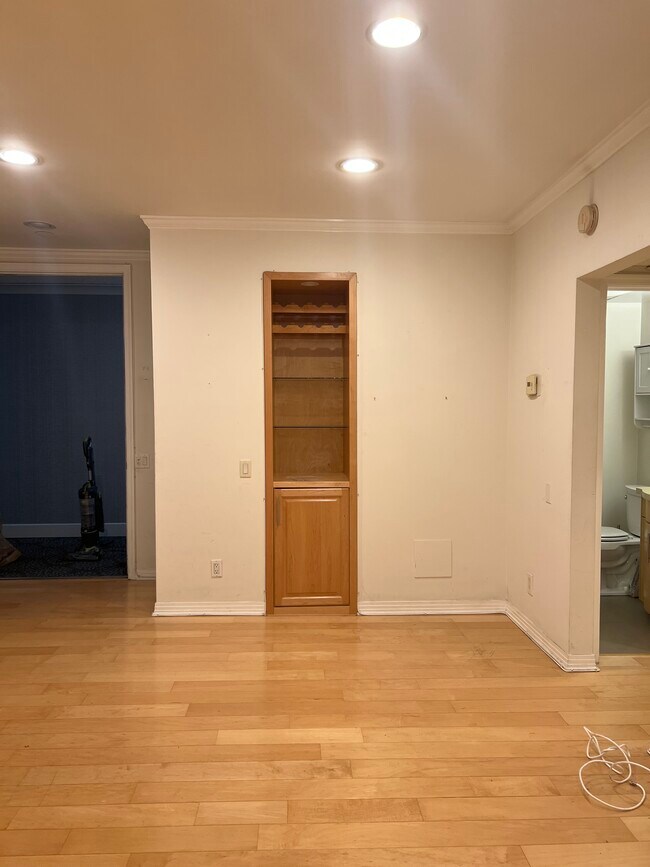 Mini Bar and Wine Rack - 1115 S Elm Dr