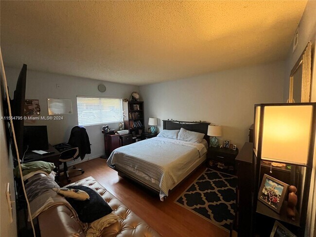 Building Photo - 14911 SW 82nd Terrace