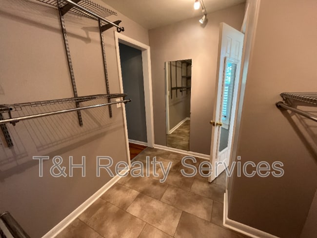 Building Photo - 8918 Birch St