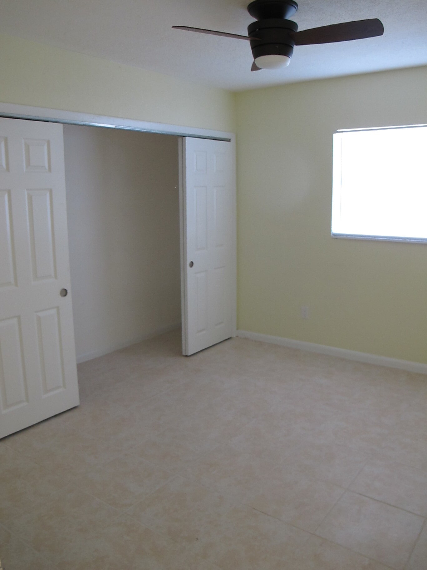 Bedroom with large closet - 407 Tyler Ave