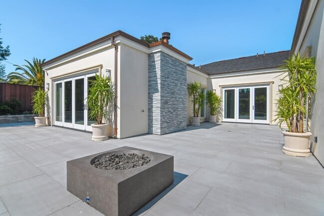Building Photo - 1505 Wedgewood Dr