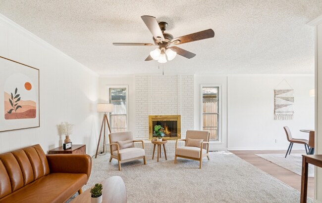 Building Photo - 3 Bed / 2 Bath in Central Tulsa!