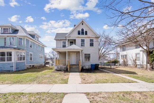 Building Photo - 246 Western Ave