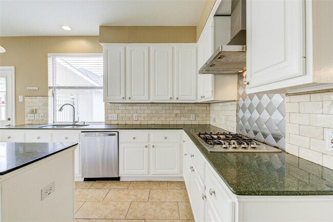 Building Photo - 2338 Plantation Bend Dr