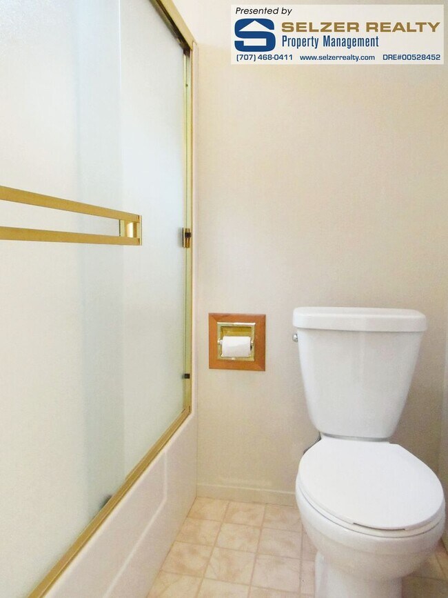 Building Photo - Roomy 3 bd. home in a beautiful Brooktrail...