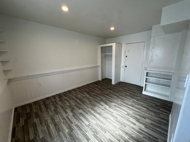 Building Photo - Studio Apartment in Clearfield!