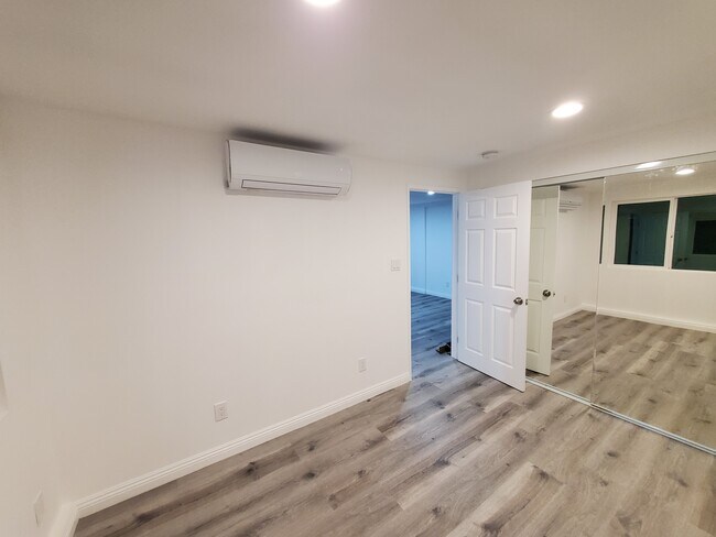 Building Photo - 20003 Arminta St