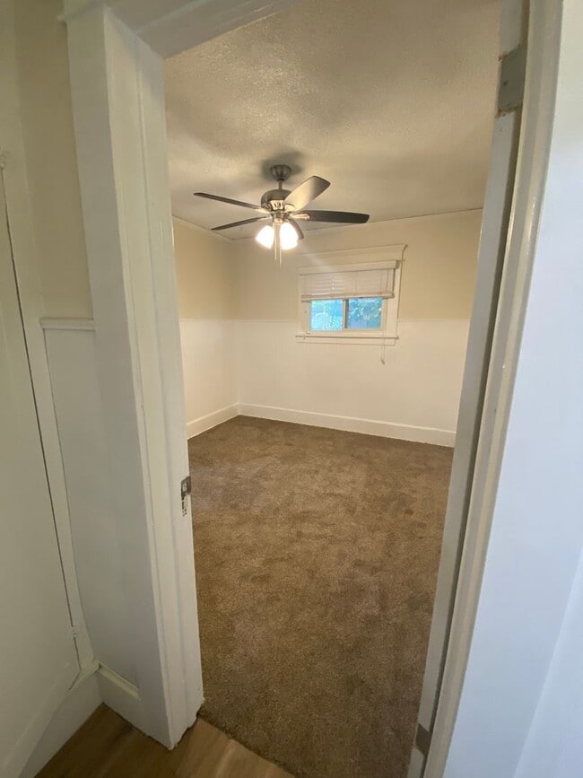 Building Photo - Amazingly Located Home