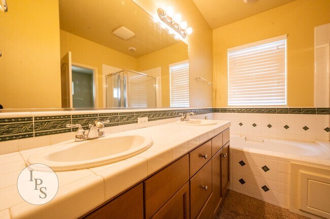 Building Photo - 1717 Glen Dunbar Ln
