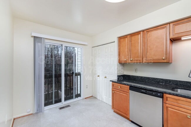 Building Photo - 6143 Summer Park Ln