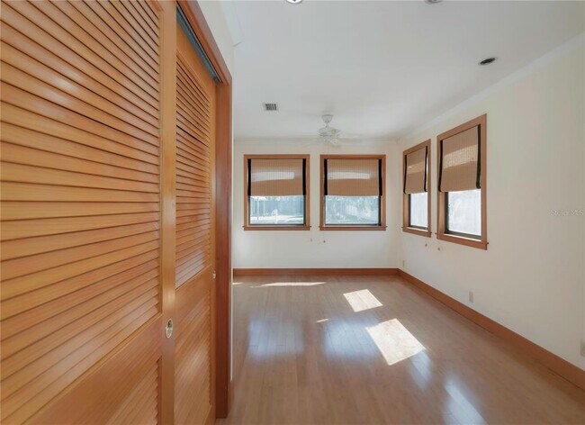 Building Photo - 1420 Alhambra Way S