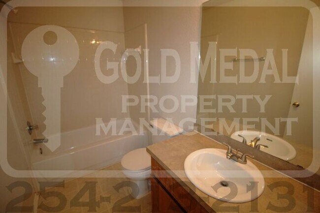 Building Photo - 4001 Madison Dr