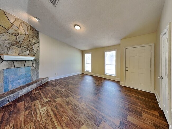 Building Photo - 3101 Park Creek Ct