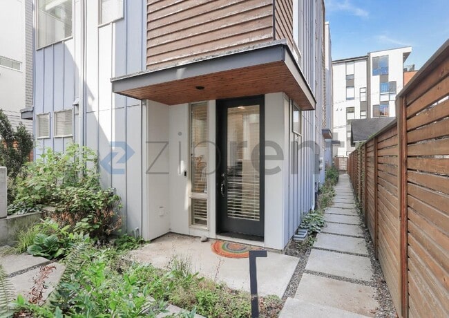 Building Photo - 1119 14th Ave