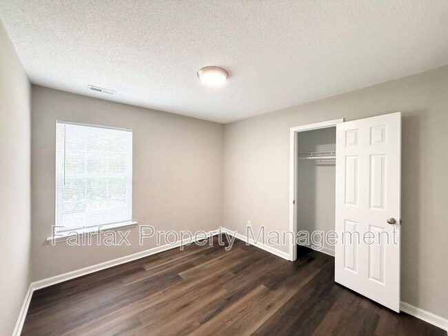 Building Photo - 201 Ridge Lake Dr
