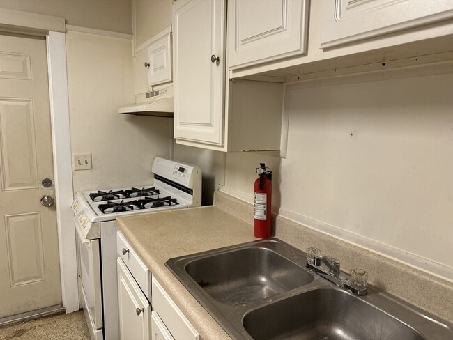 Building Photo - Duplex at NE 17th