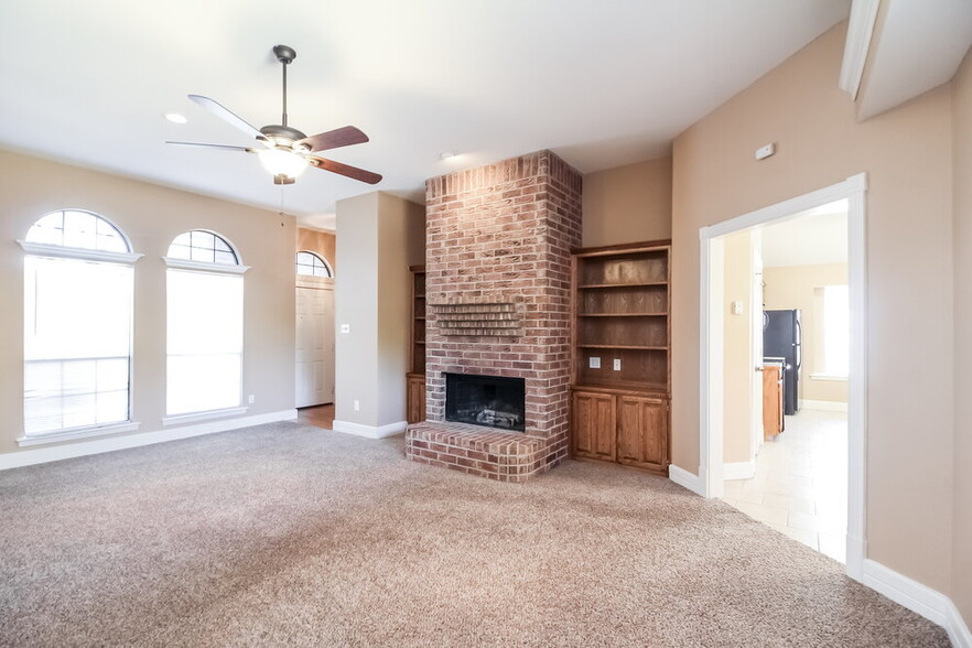 Building Photo - 752 Bryan Dr