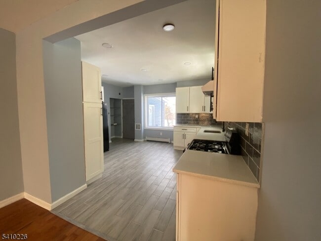 Building Photo - 17 Walnut Terrace