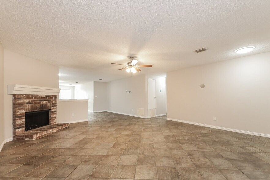 Building Photo - 4407 Cedar Crest Dr