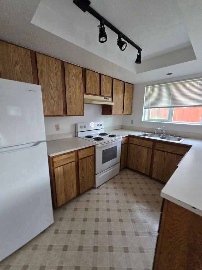 Building Photo - 1610 Lincoln St