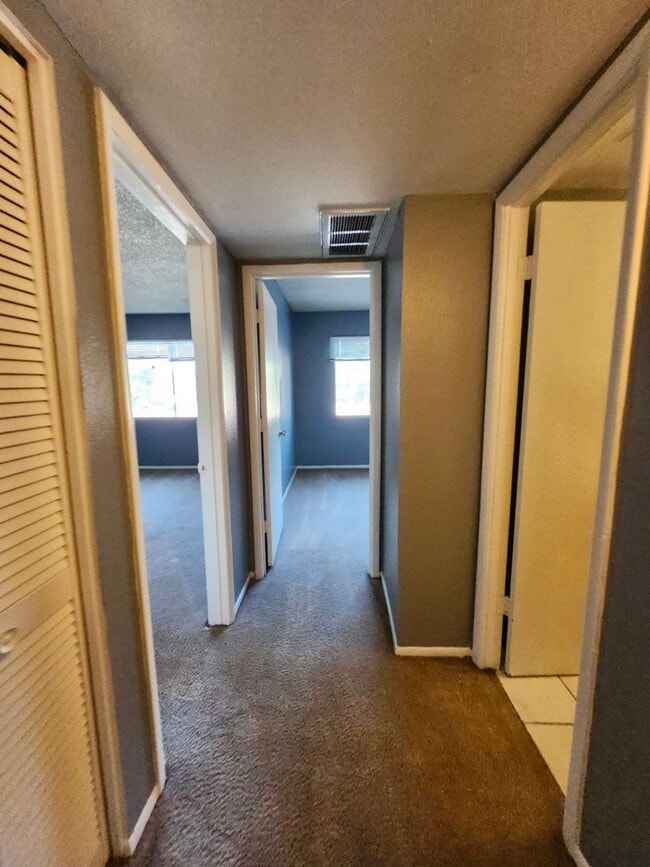 Building Photo - Charming 2-Bedroom Townhome