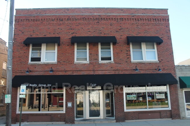 Primary Photo - 137 Cedar Ave Ave