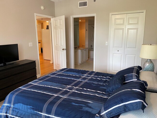 Building Photo - 3205 NE 184th St