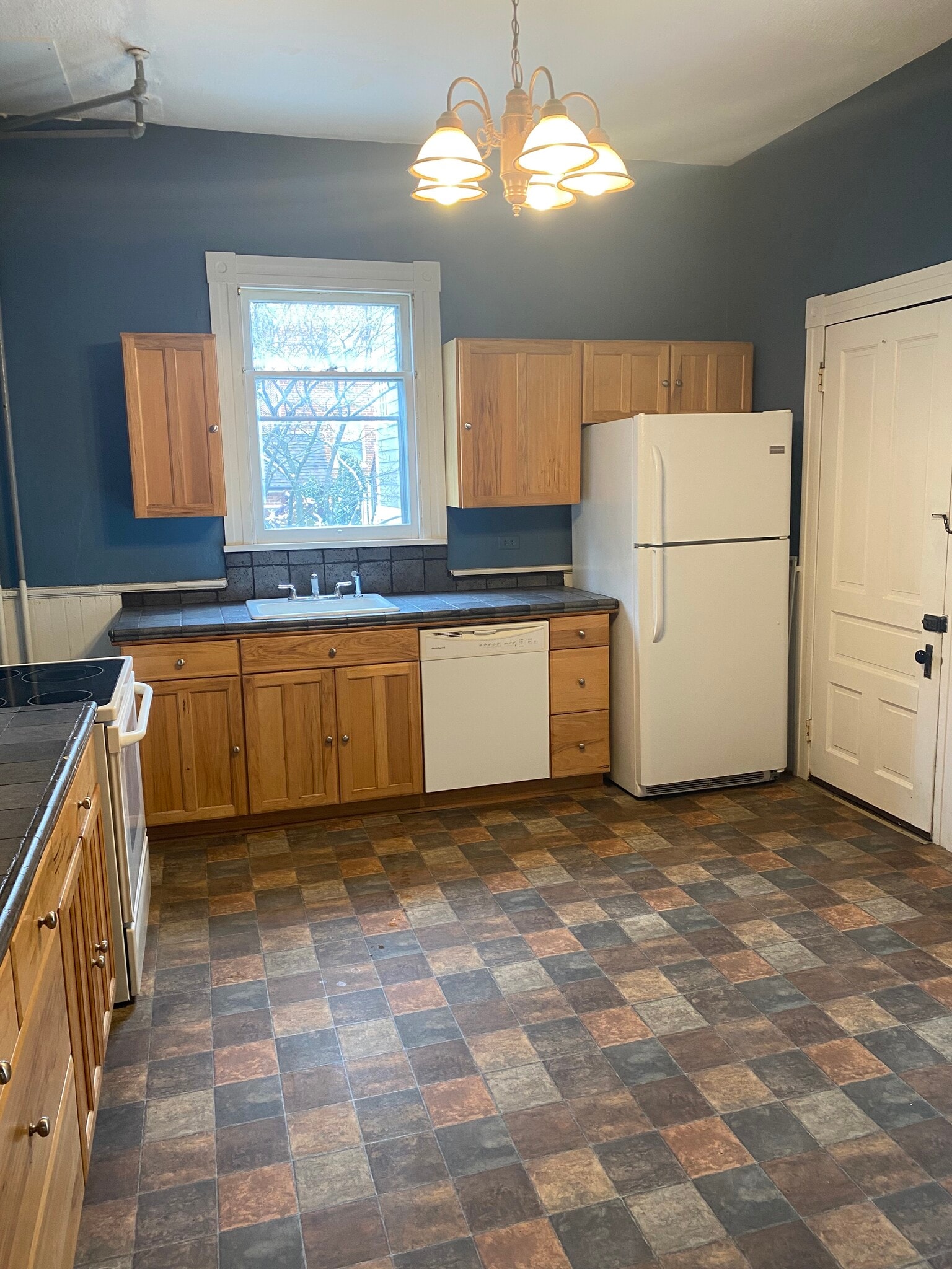 Kitchen - 312 Amherst St