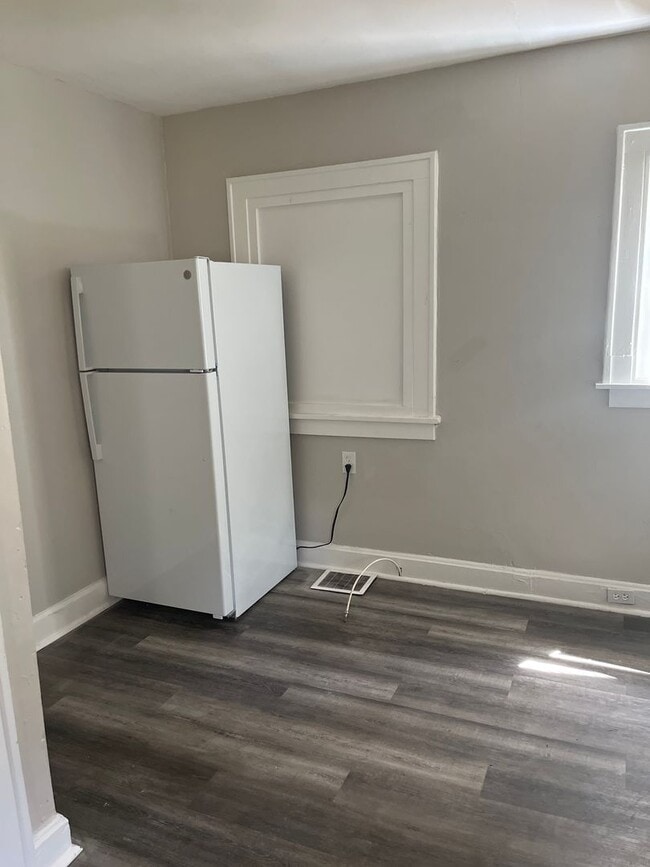 Building Photo - Cute & Cozy 2 Bedroom W/Bonus Room For Rent!!